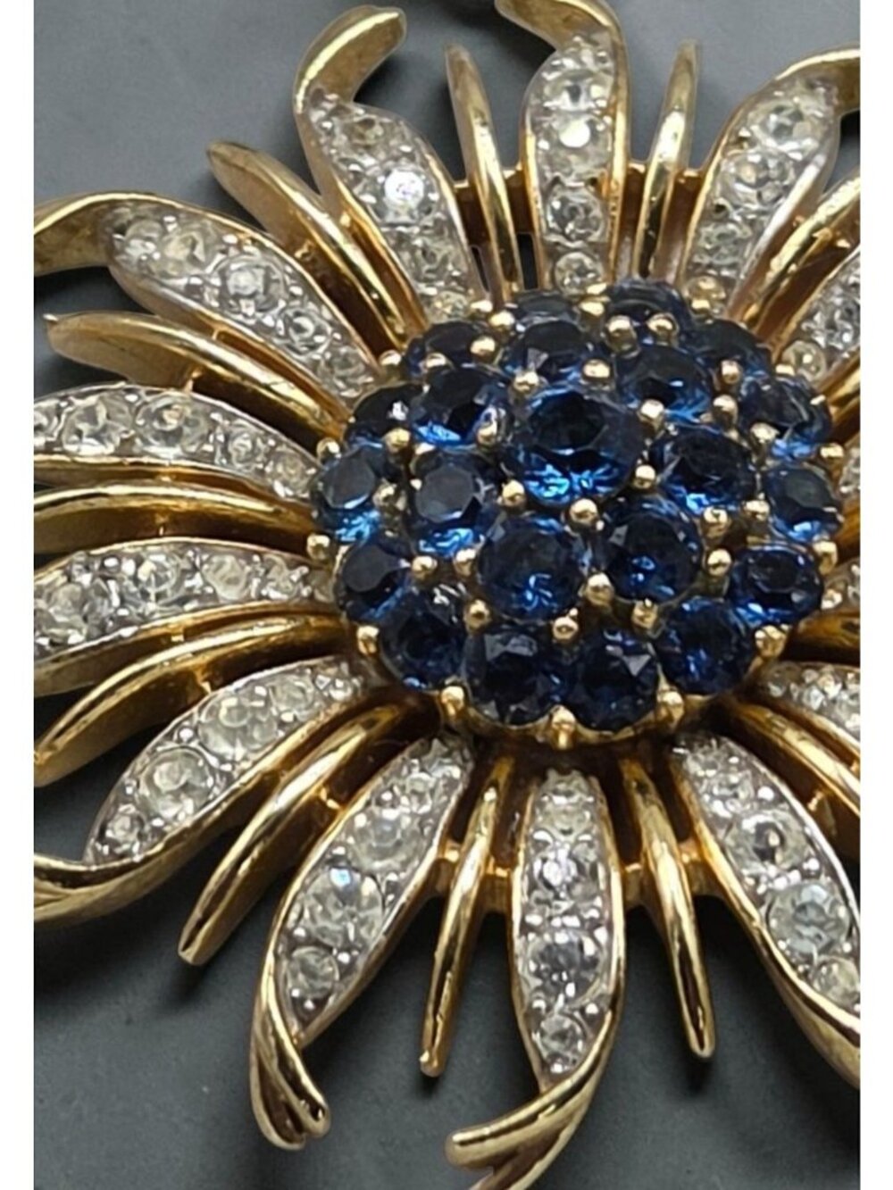Vintage Crown Trifari Alfred Philippe Blue Crystal Chrysanthemum Flower Brooch - Picture 9 of 16